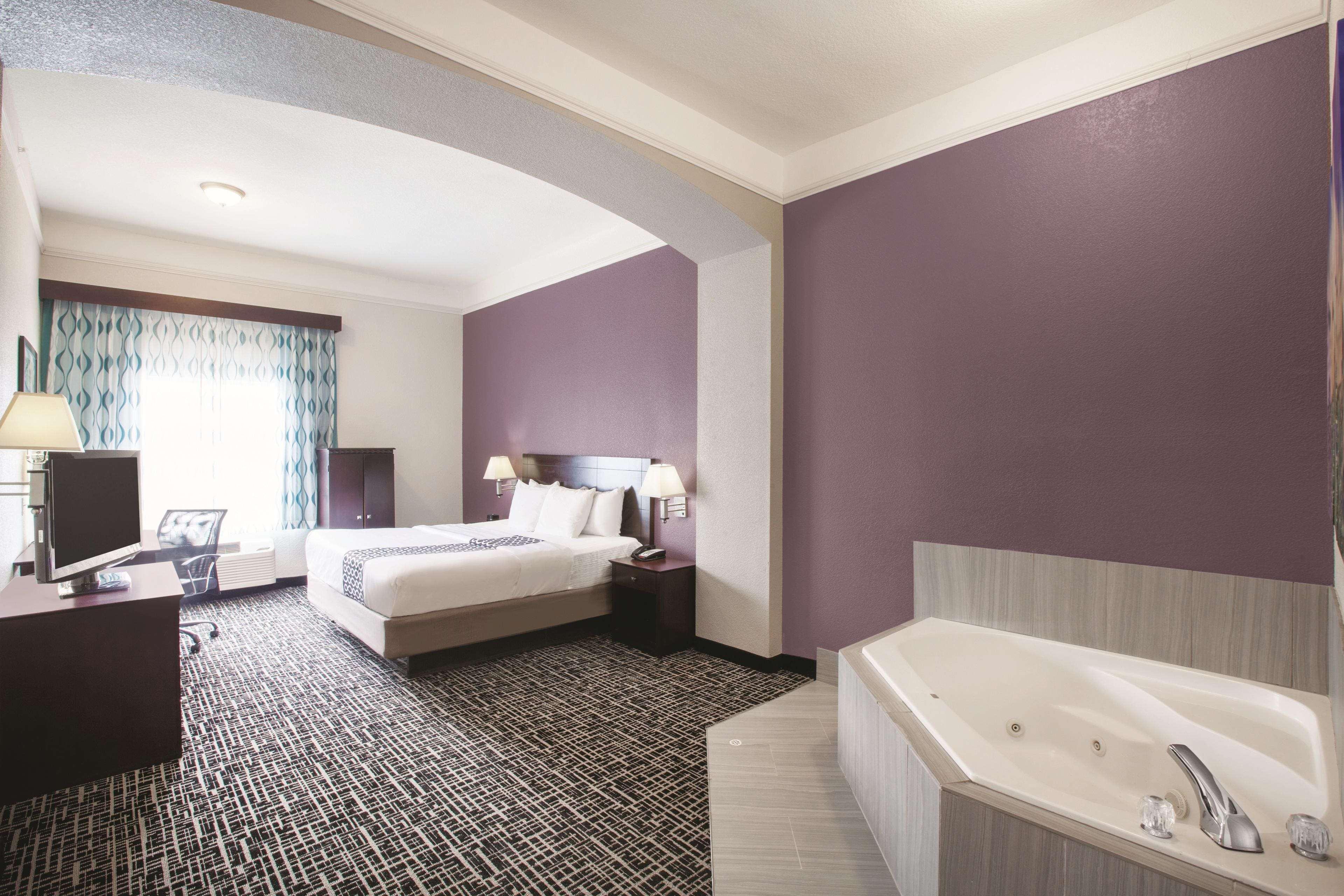 La Quinta By Wyndham Mansfield Tx Hotel Exterior photo