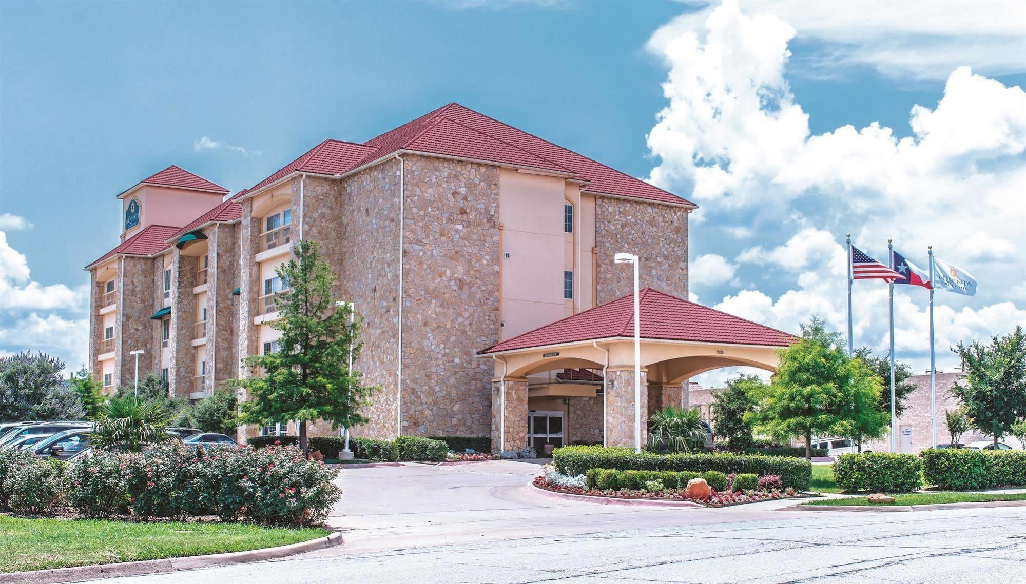 La Quinta By Wyndham Mansfield Tx Hotel Exterior photo