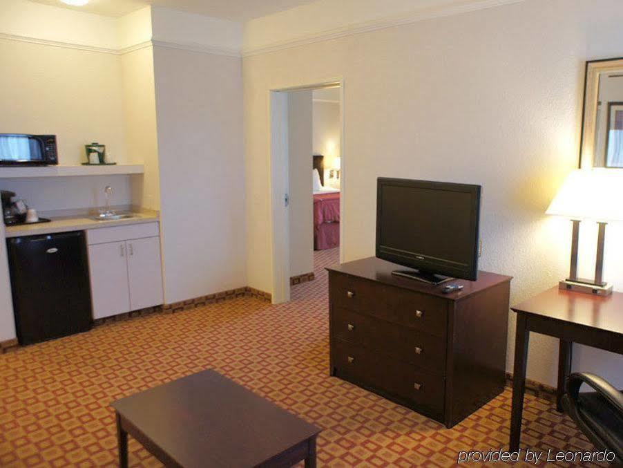 La Quinta By Wyndham Mansfield Tx Hotel Exterior photo